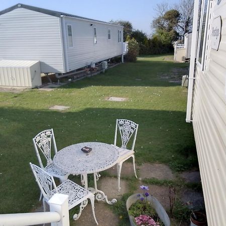 Private Caravan Situated At Parkdean Holiday Resort St Margaret'S At Cliffe Number 18 Kültér fotó