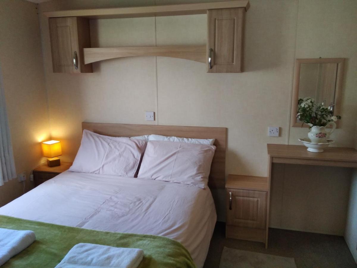 Private Caravan Situated At Parkdean Holiday Resort St Margaret'S At Cliffe Number 18 Kültér fotó
