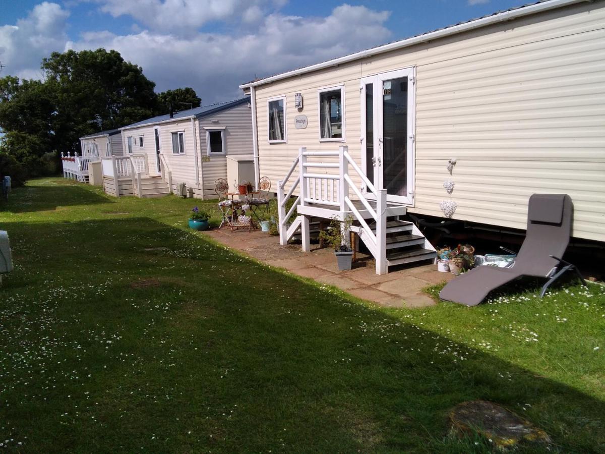 Private Caravan Situated At Parkdean Holiday Resort St Margaret'S At Cliffe Number 18 Kültér fotó